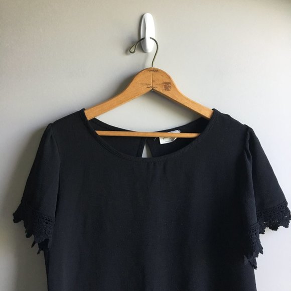 ⚪ 3/$15 Free Kisses black blouse with eyelet detail - Picture 8 of 9